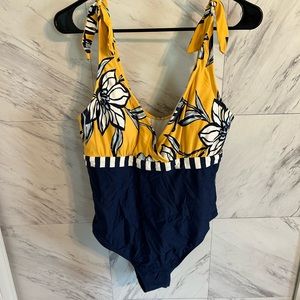 Bathing suit, adjustable